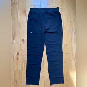 Black FIGS men’s Axim cargo scrub pants size large